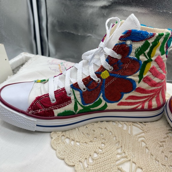 Ikal bolom womens Hand Embroidered Sneakers - Picture 6 of 9